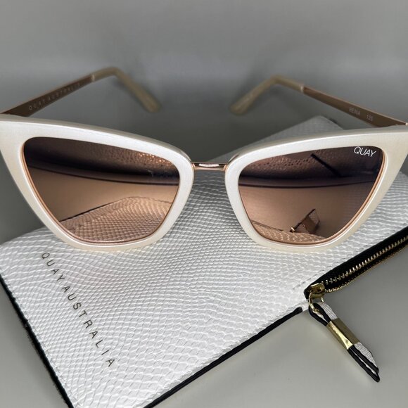 QUAY x JLo Reina sunglasses with original case, never been worn display picture 2